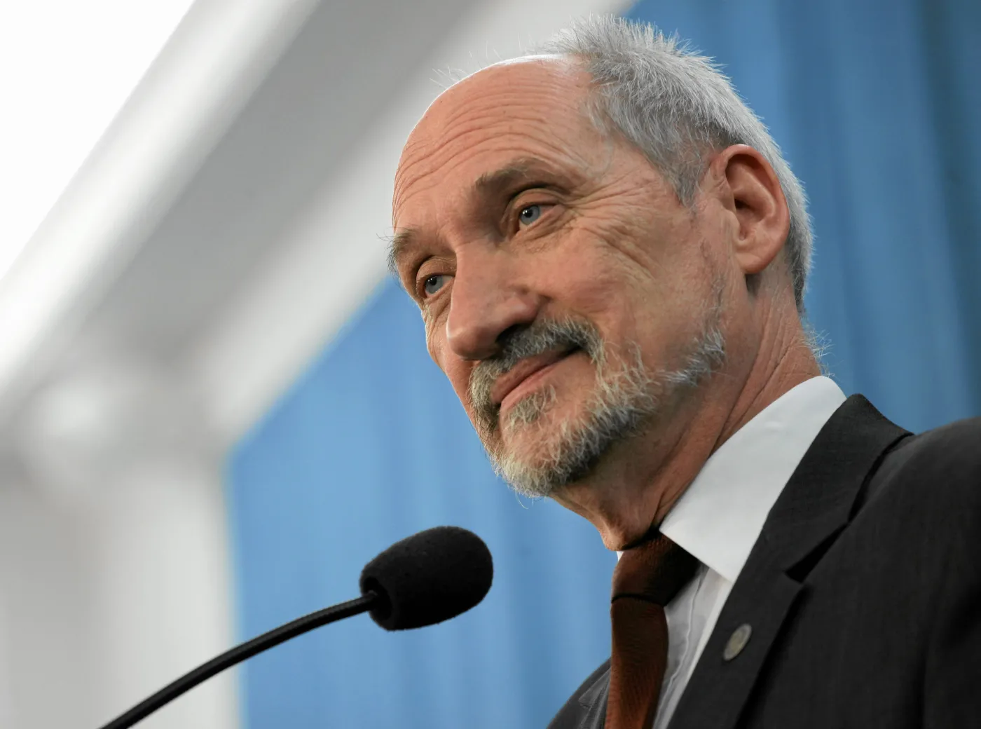 "Przychodzi Macierewicz do lekarza, a lekarz..." Kłótnia na antenie
