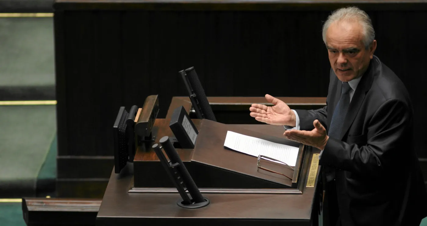 Przyłapany wiceszef resortu transportu się tłumaczy. Będzie dymisja? 