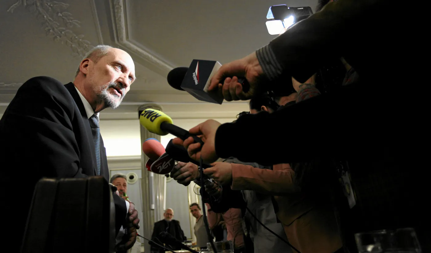 Amerykański naukowiec kontra Macierewicz. "Zostałem wystawiony"