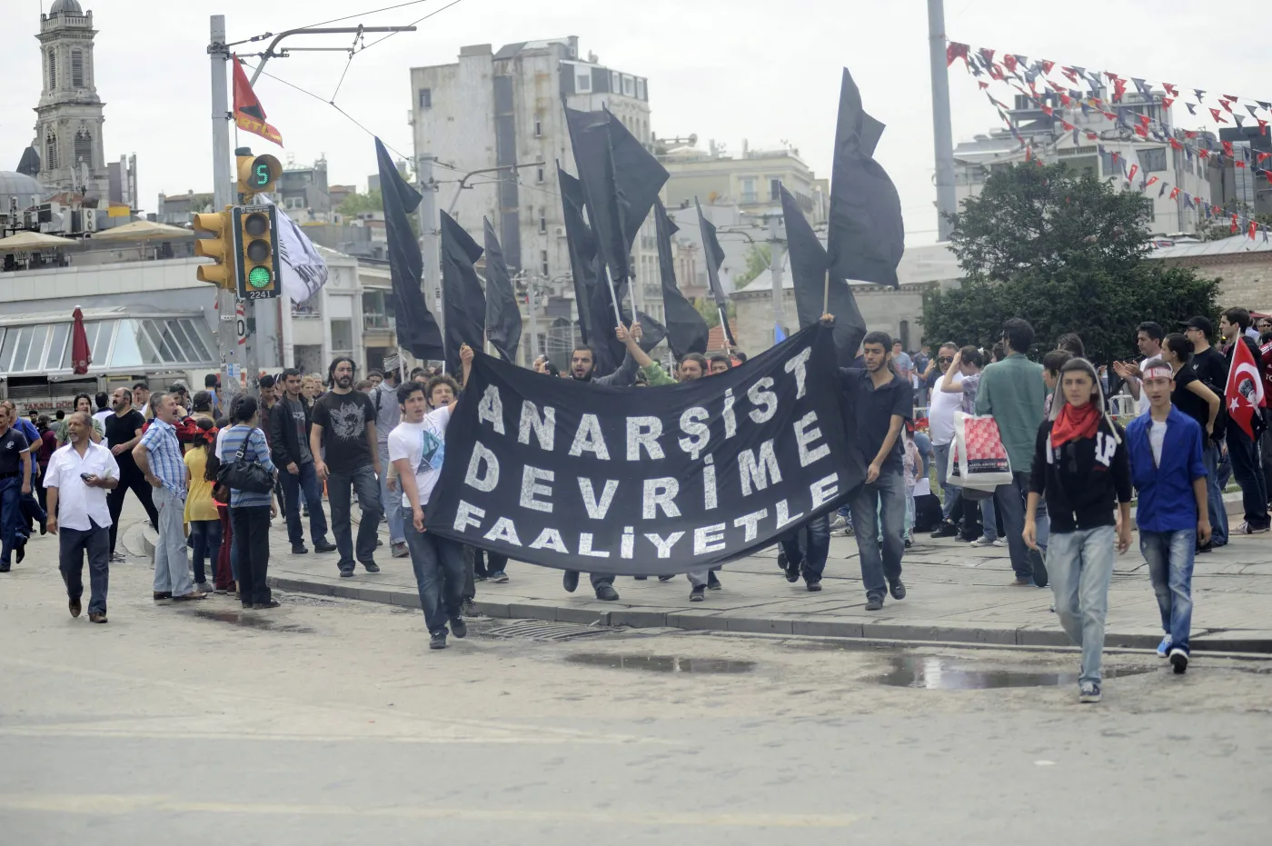 5040320-protesty-w-stambule.jpg