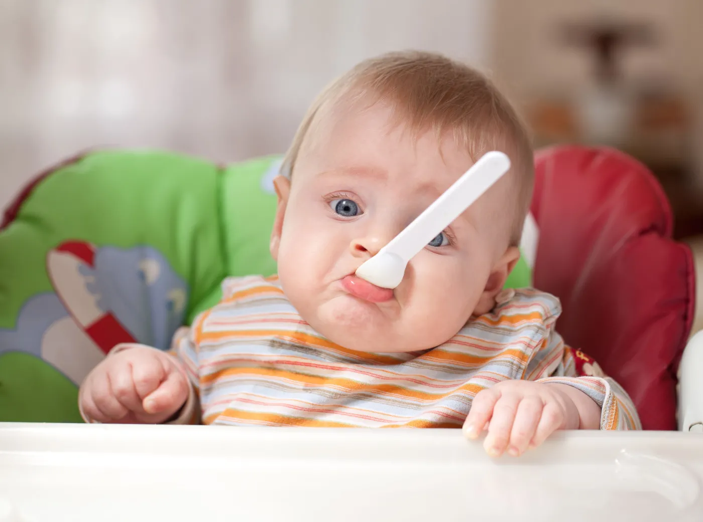 niemowlę je posiłek