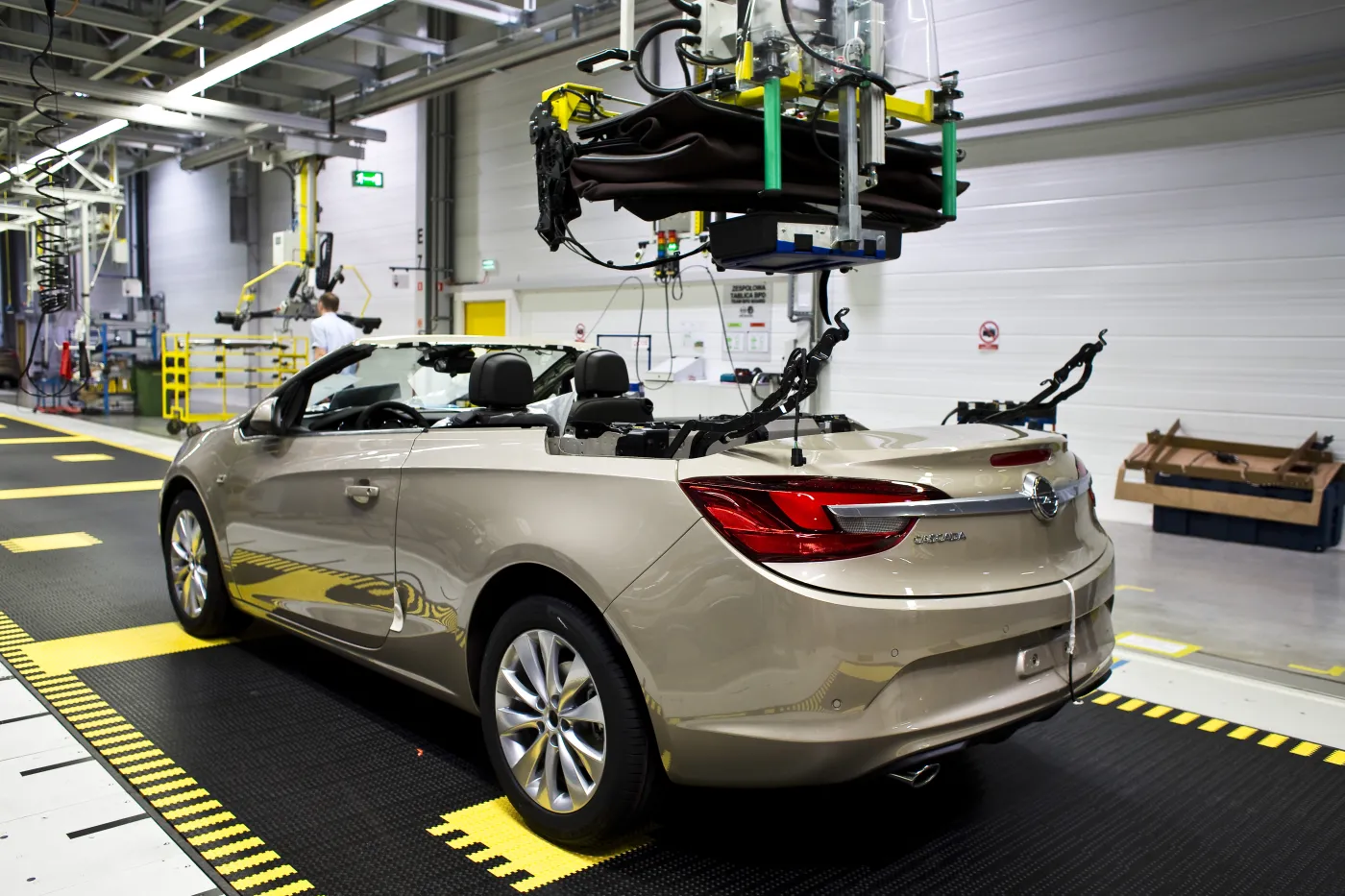 4684219-opel-gliwice-283828.jpg