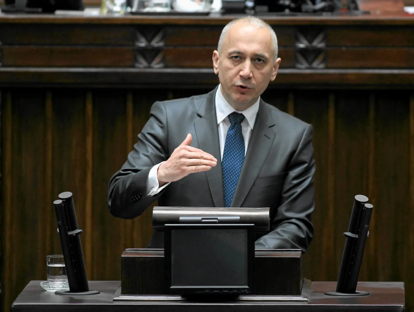 Poseł PiS dosadnie o decyzji premiera: Pokazał podgardle 