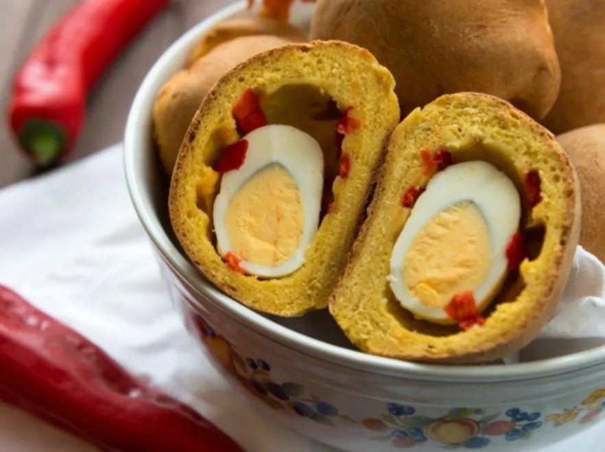 Wielkanocne jajo inaczej: drożdżówka z niespodzianką