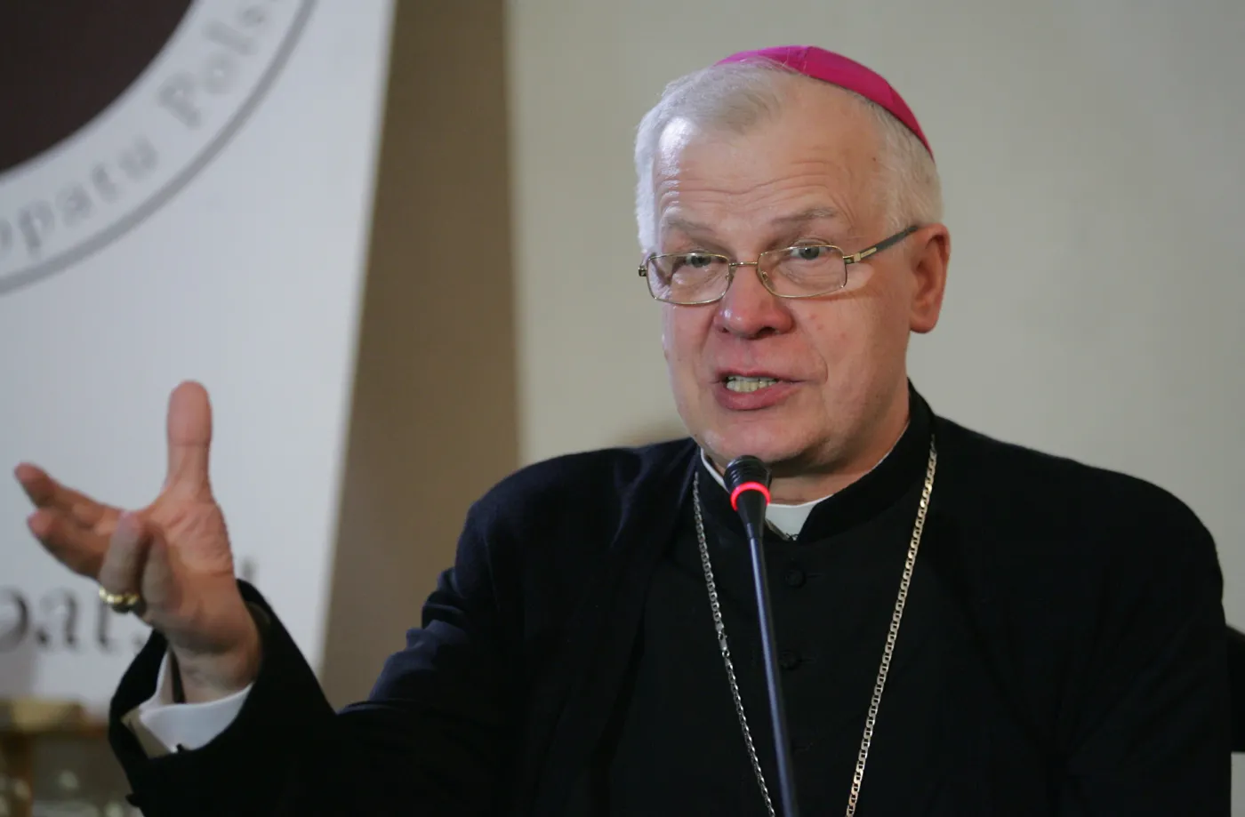 Abp Michalik wspiera abpa Głodzia. "Aby oczyszczać trzeba samemu być czystym"