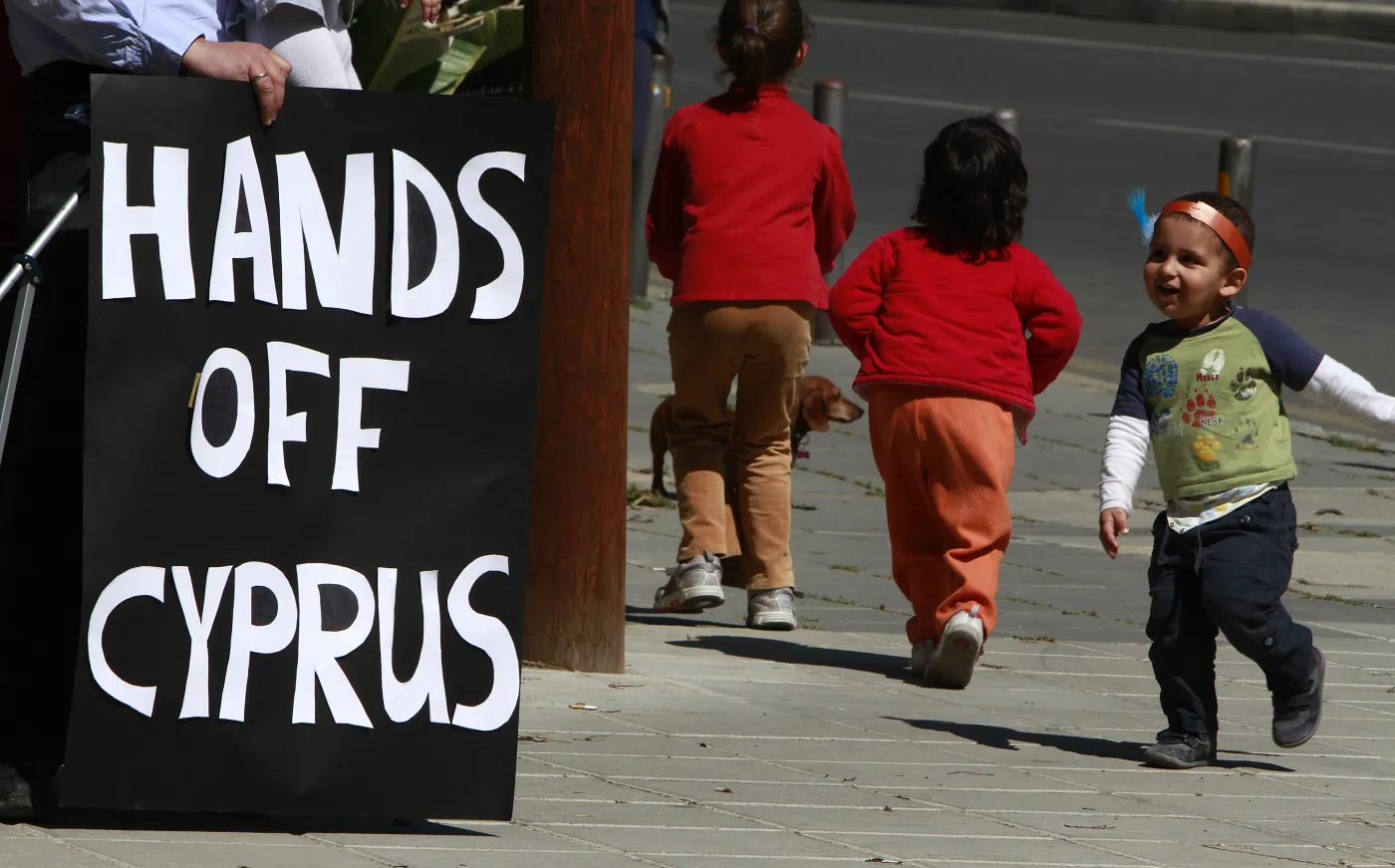 Cypr nie splajtuje. Dogadał się z Brukselą