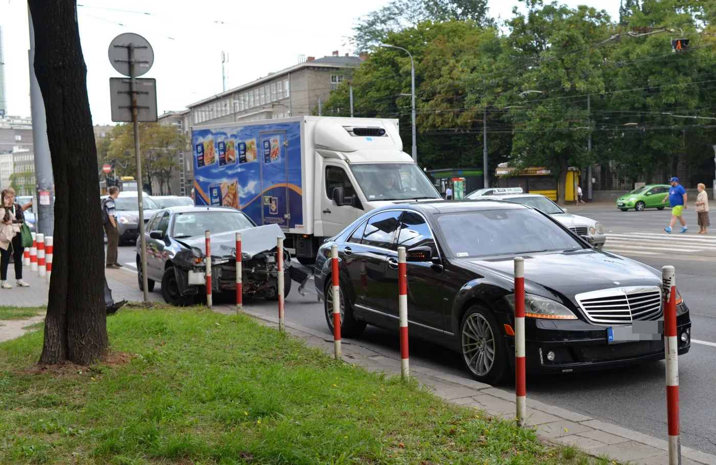 Mercedes Pudzianowskiego pokiereszowany. Nissan jak po wypadku samochodowym. ZDJĘCIA