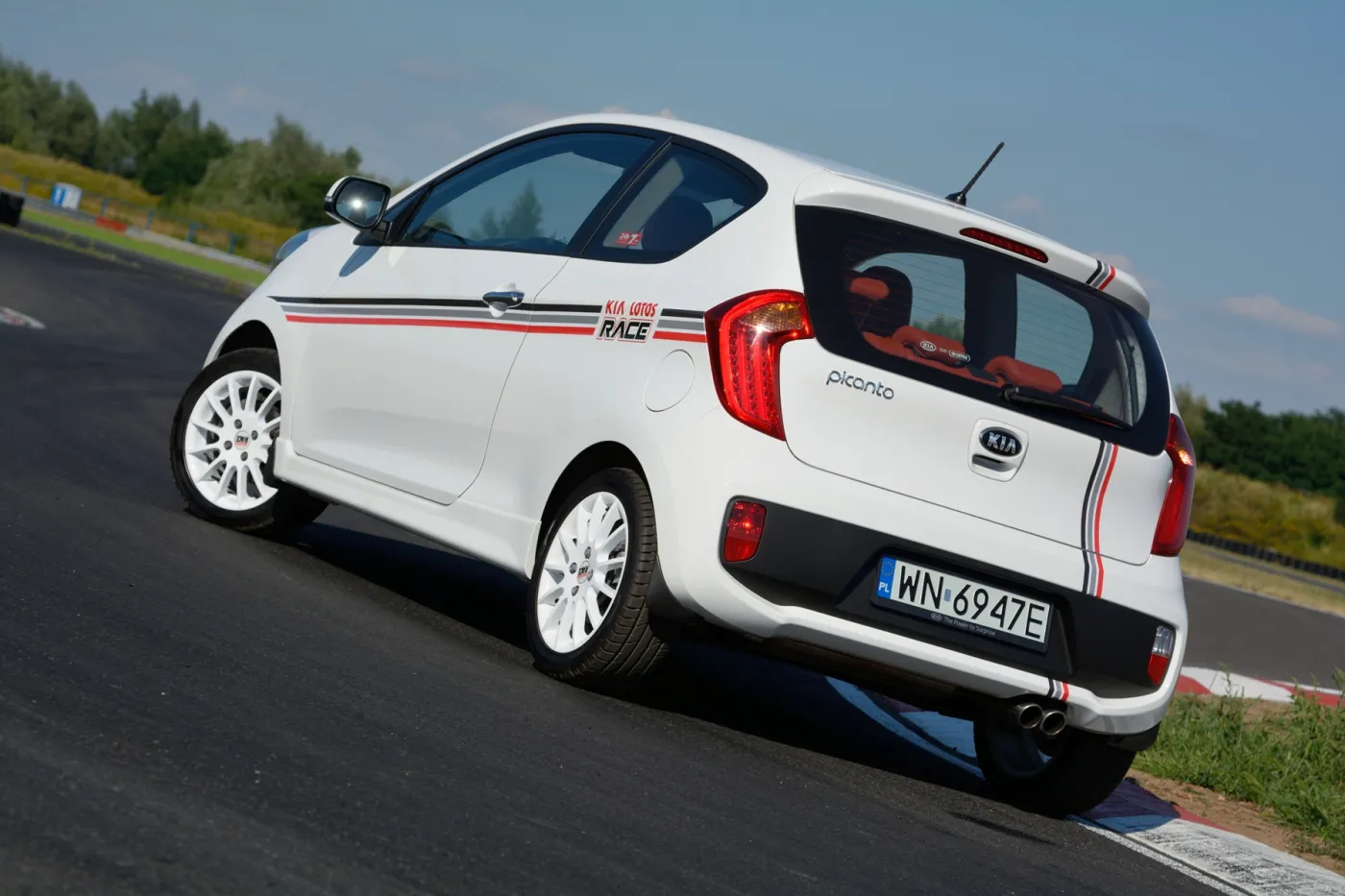 5445199-picanto-limited-02.jpg