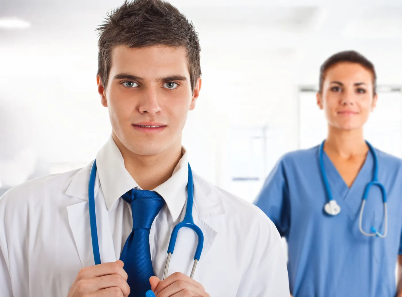 Warto być lekarzem. Za fartuchem panny sznurem