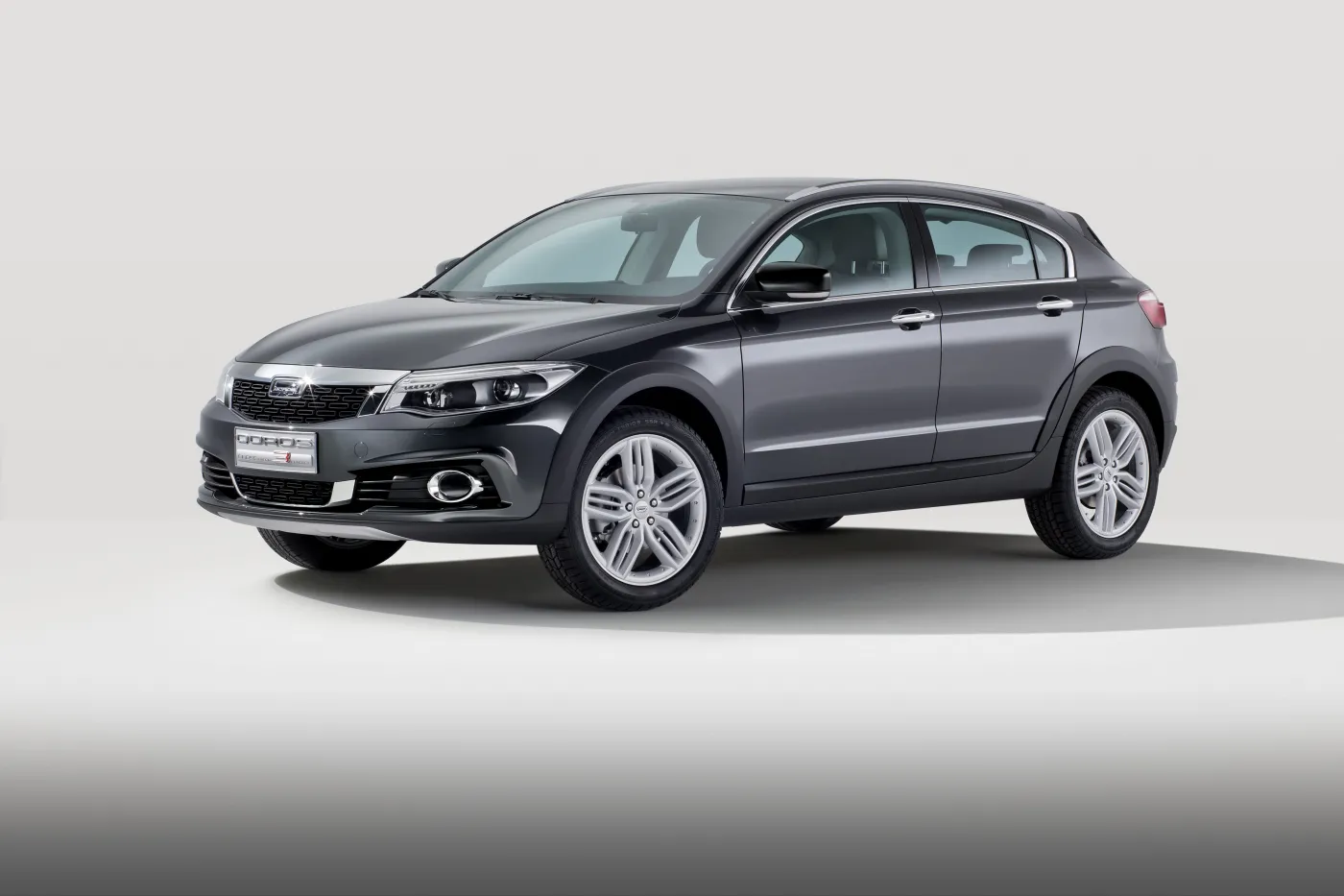 5839866-qoros-3-cross-hybrid-concept-front-qtr-wheels-turned.jpg