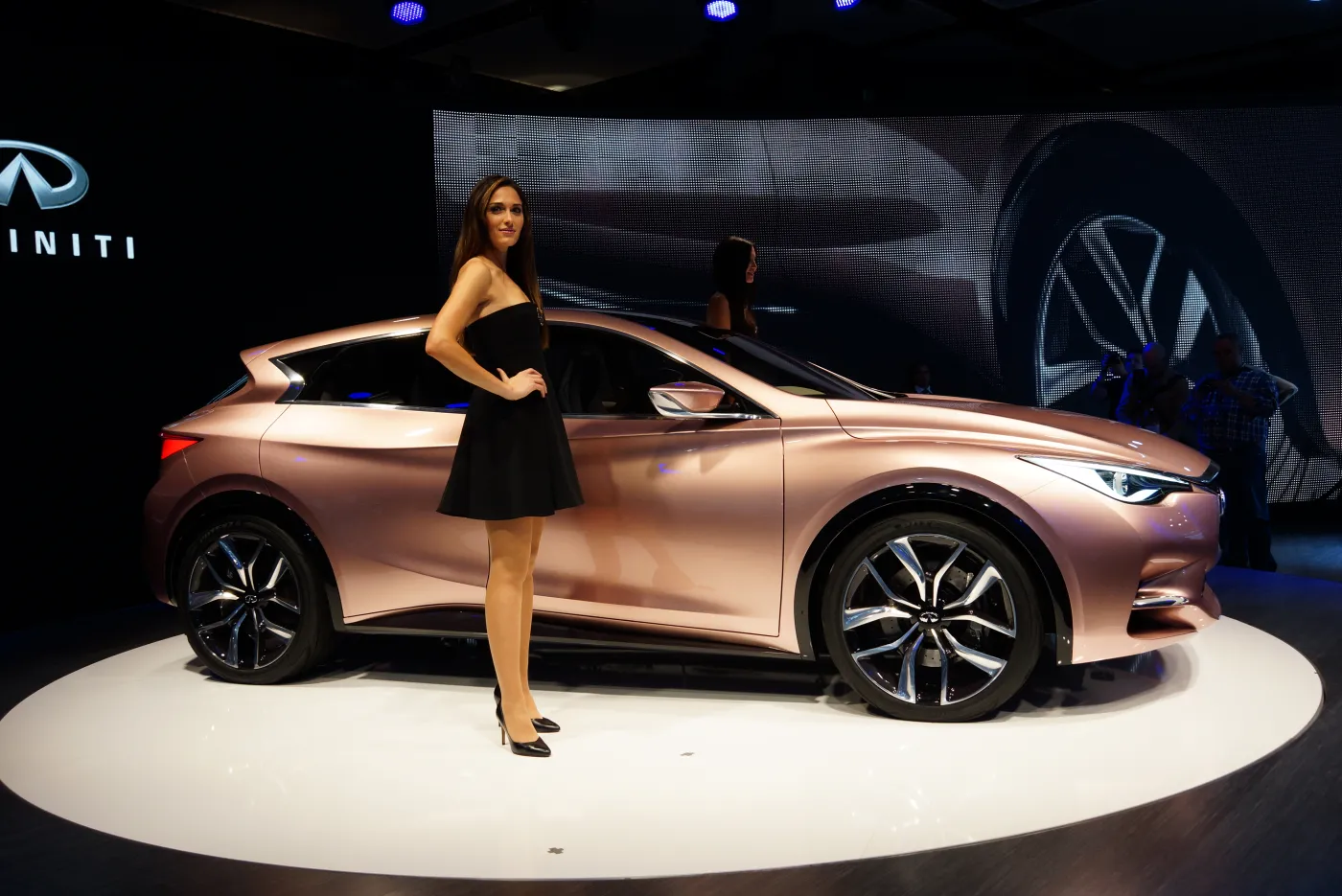 5414633-infiniti-q30-concept.jpg