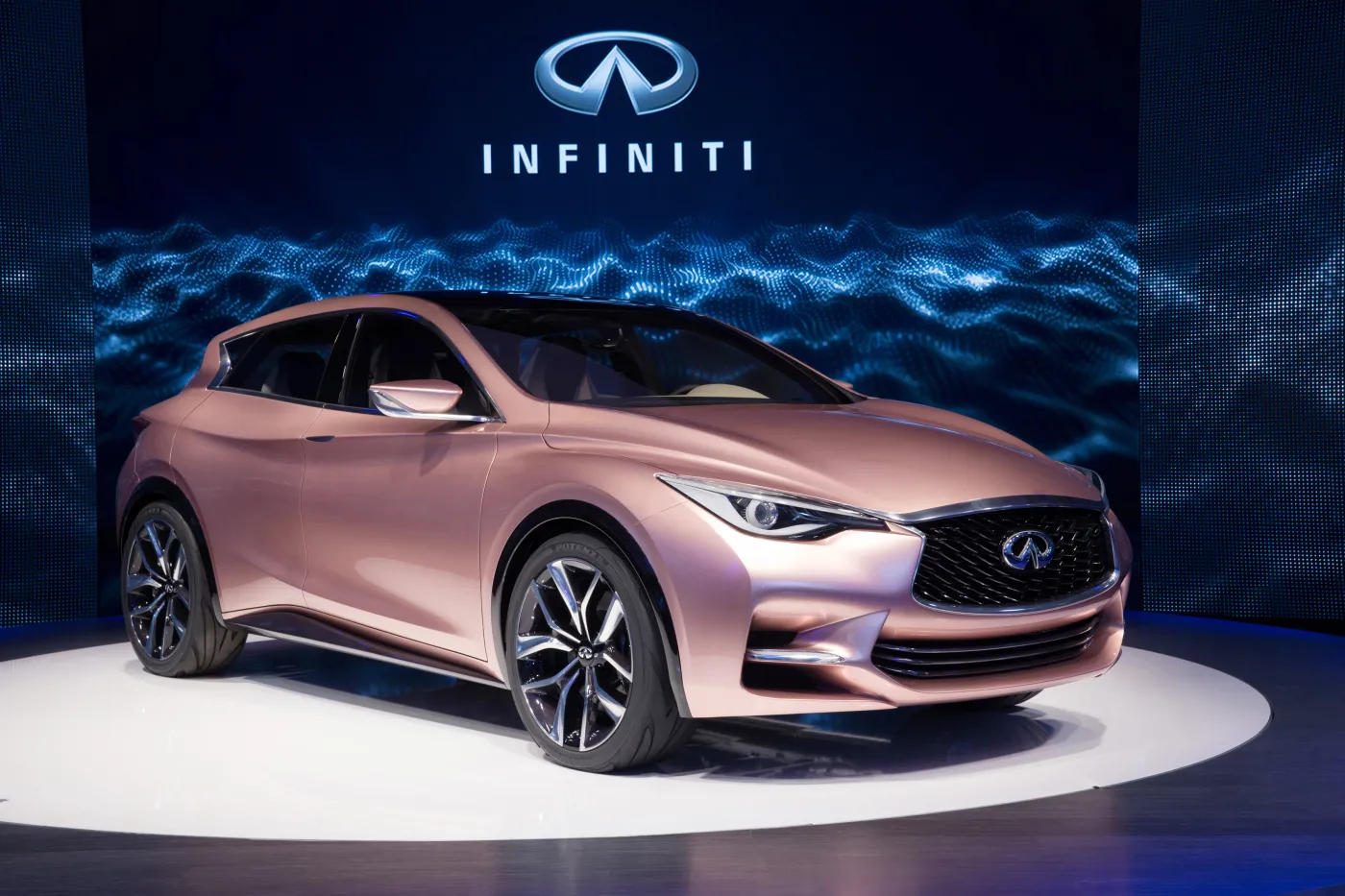 5414169-infiniti-q30-concept.jpg