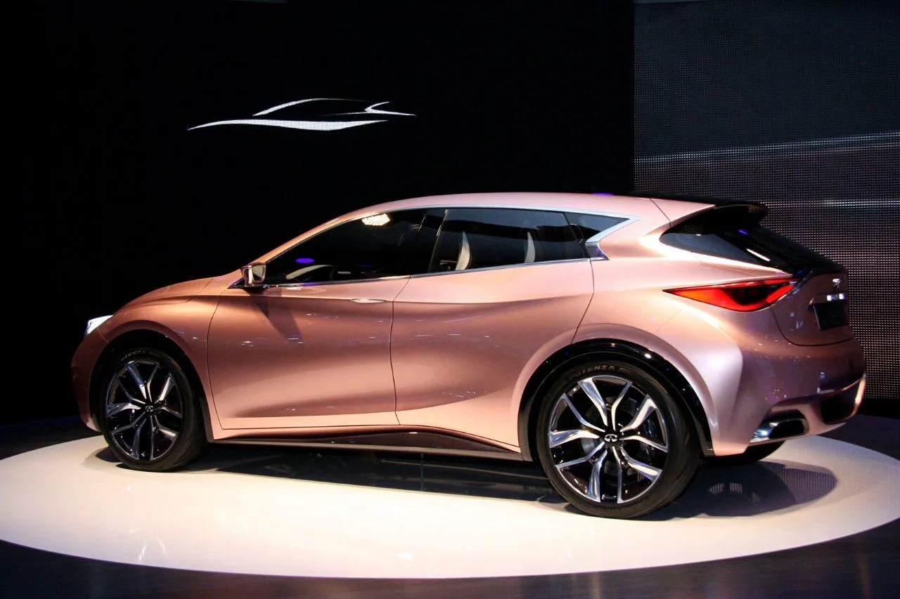 5414227-infiniti-q30-concept.jpg