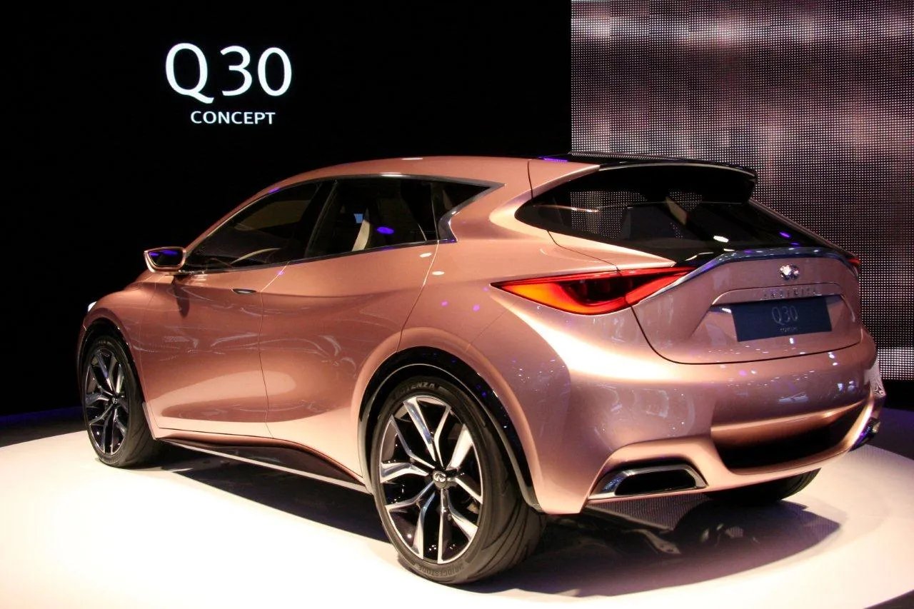 5414314-infiniti-q30-concept.jpg