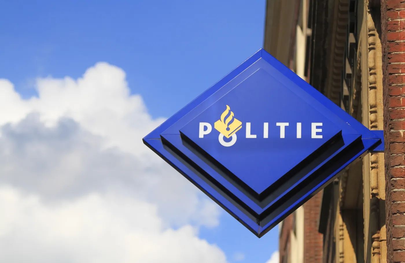 Polak chodził z nożem po ulicach. Zastrzelił go holenderski policjant