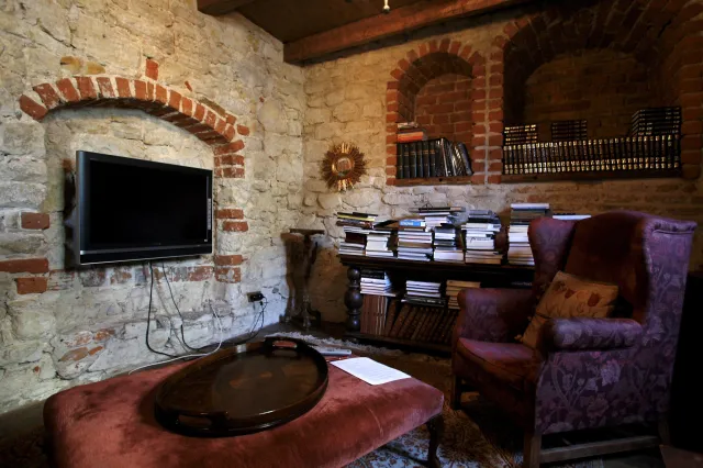 Oto dom Palikota! Klęcznik w siłowni, kieł narwala w biurze... ZDJĘCIA