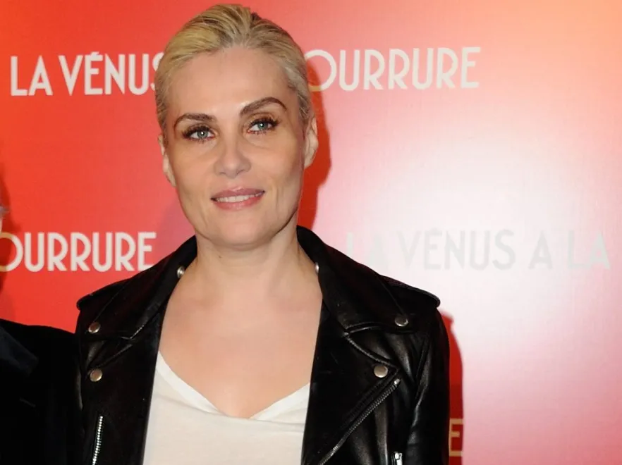 Każda uroda przemija... Twarz Emmanuelle Seigner z bliska