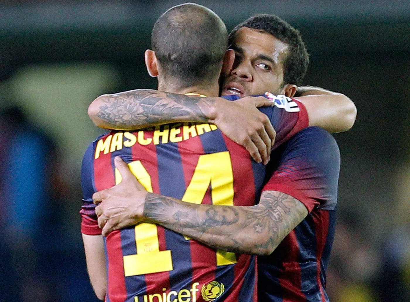 Dani Alves (z prawej)