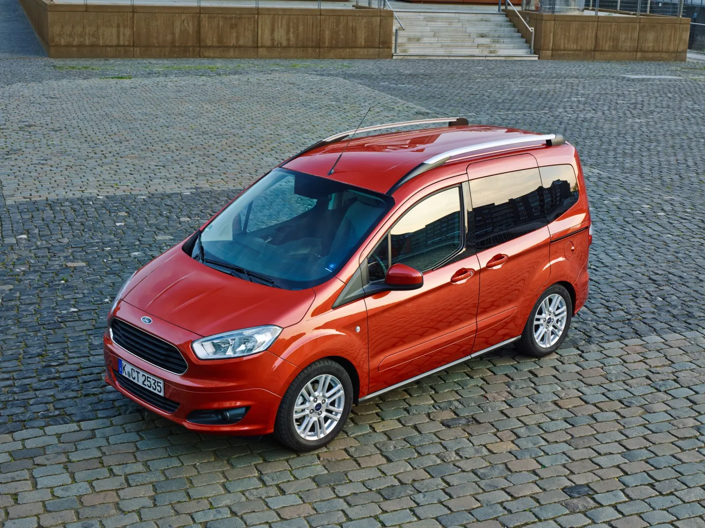 6246500-ford-tourneo-courier.jpg