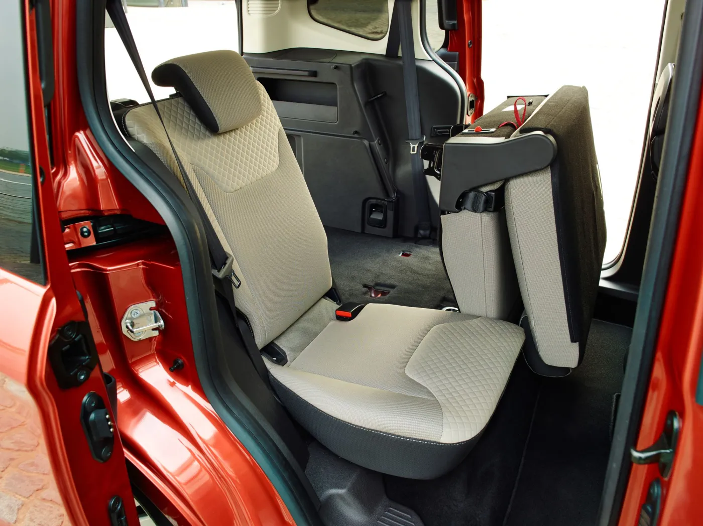 6246674-ford-tourneo-courier.jpg