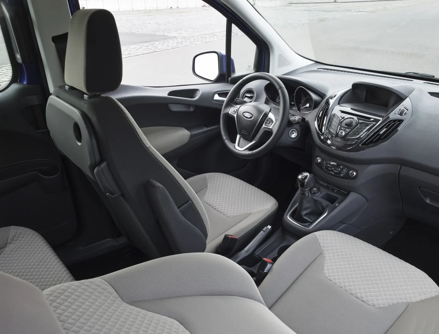 6247050-ford-tourneo-courier.jpg