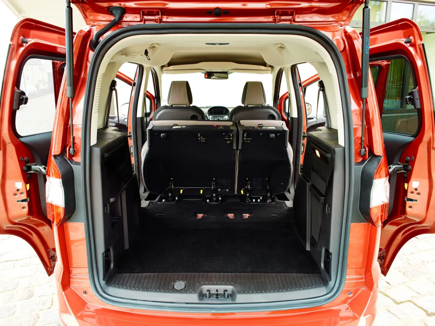 6247195-ford-tourneo-courier.jpg