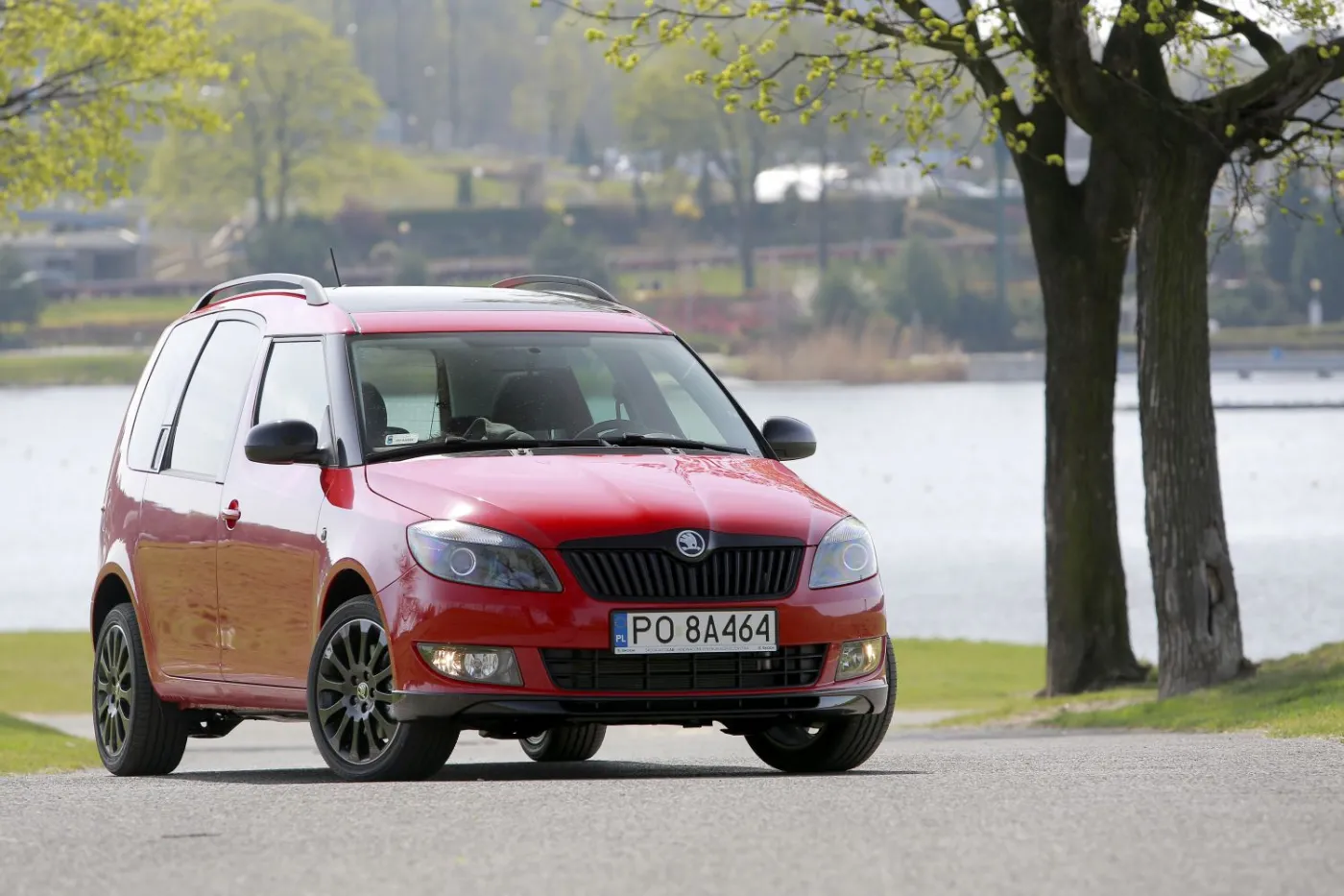 6288769-skoda-roomster-noire.jpg