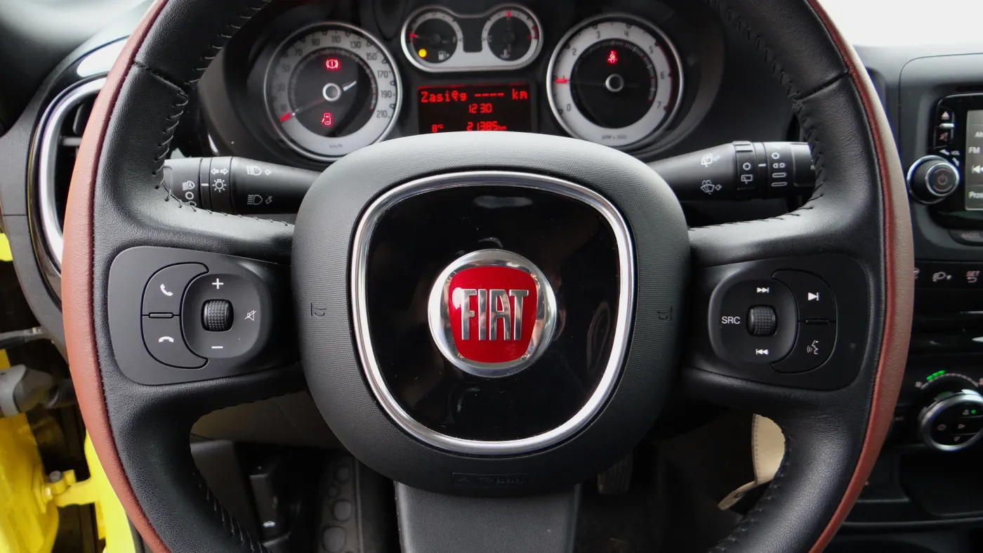 6310648-fiat-500l-trekking.jpg