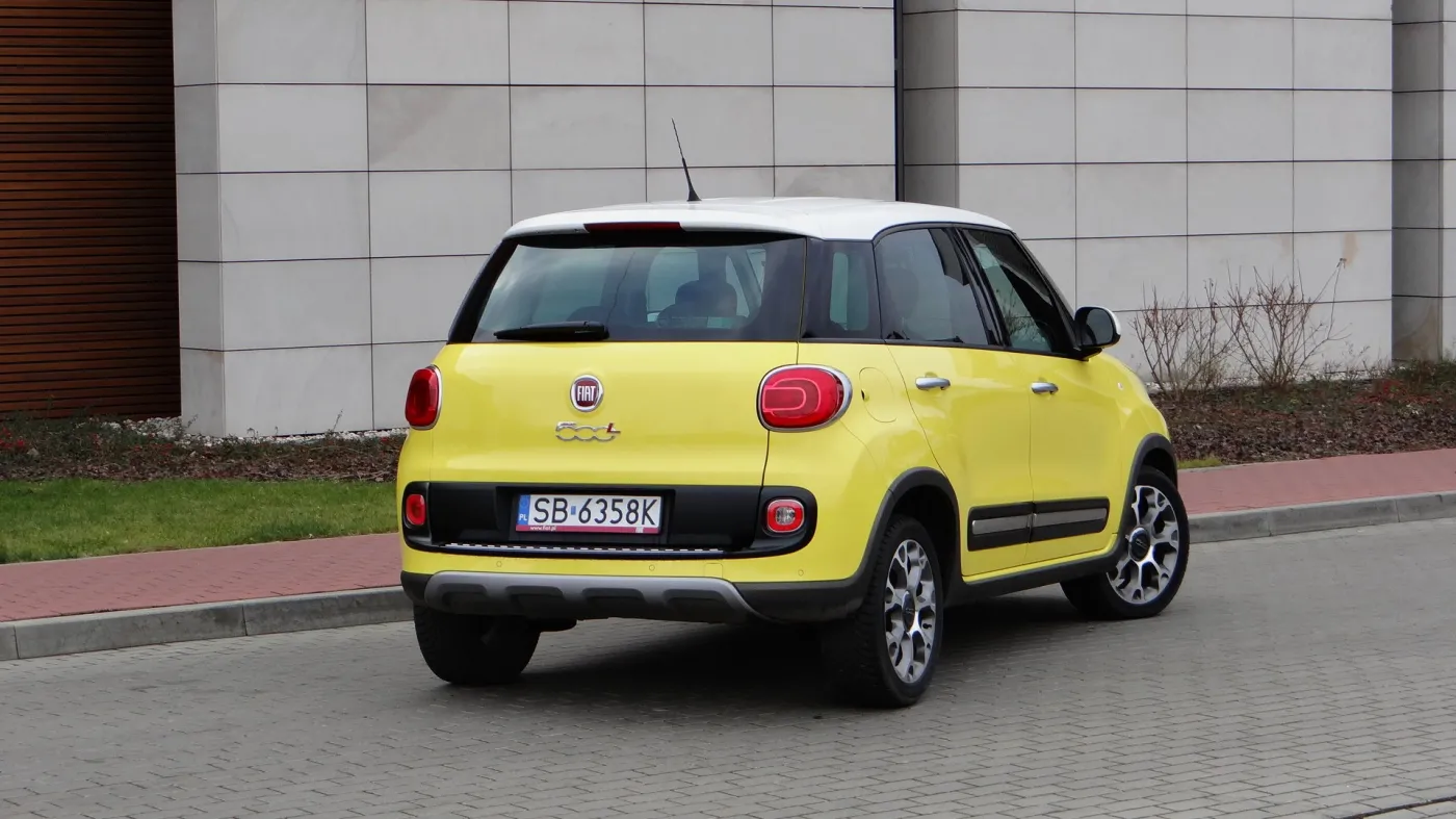 6310677-fiat-500l-trekking.jpg