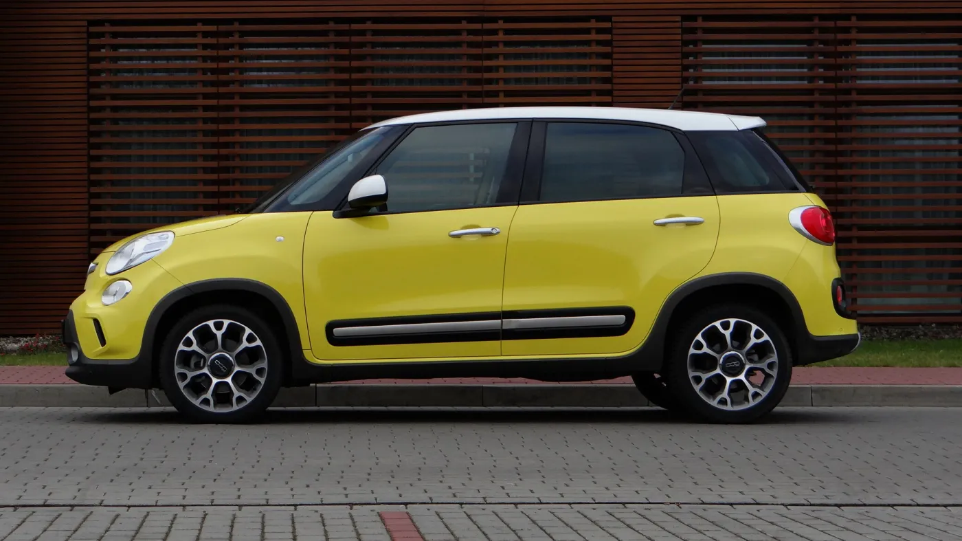6310735-fiat-500l-trekking.jpg