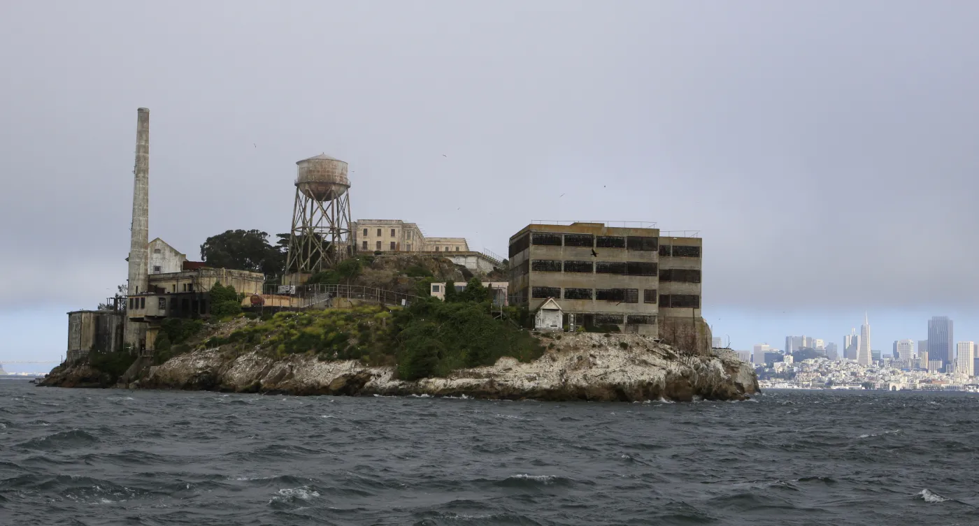 5903902-wiezienie-alcatraz.jpg