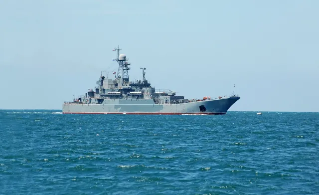 Rosyjskie okręty ostrzeliwują obiekty IS. Izrael i Turcja "uprzedzone" o ataku