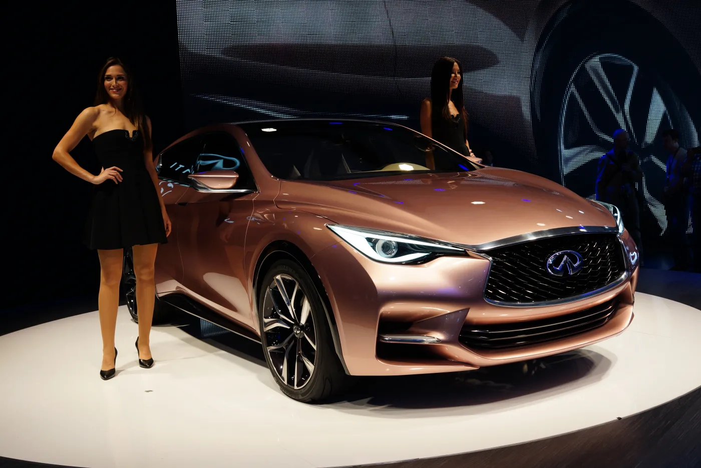 5414691-infiniti-q30-concept.jpg