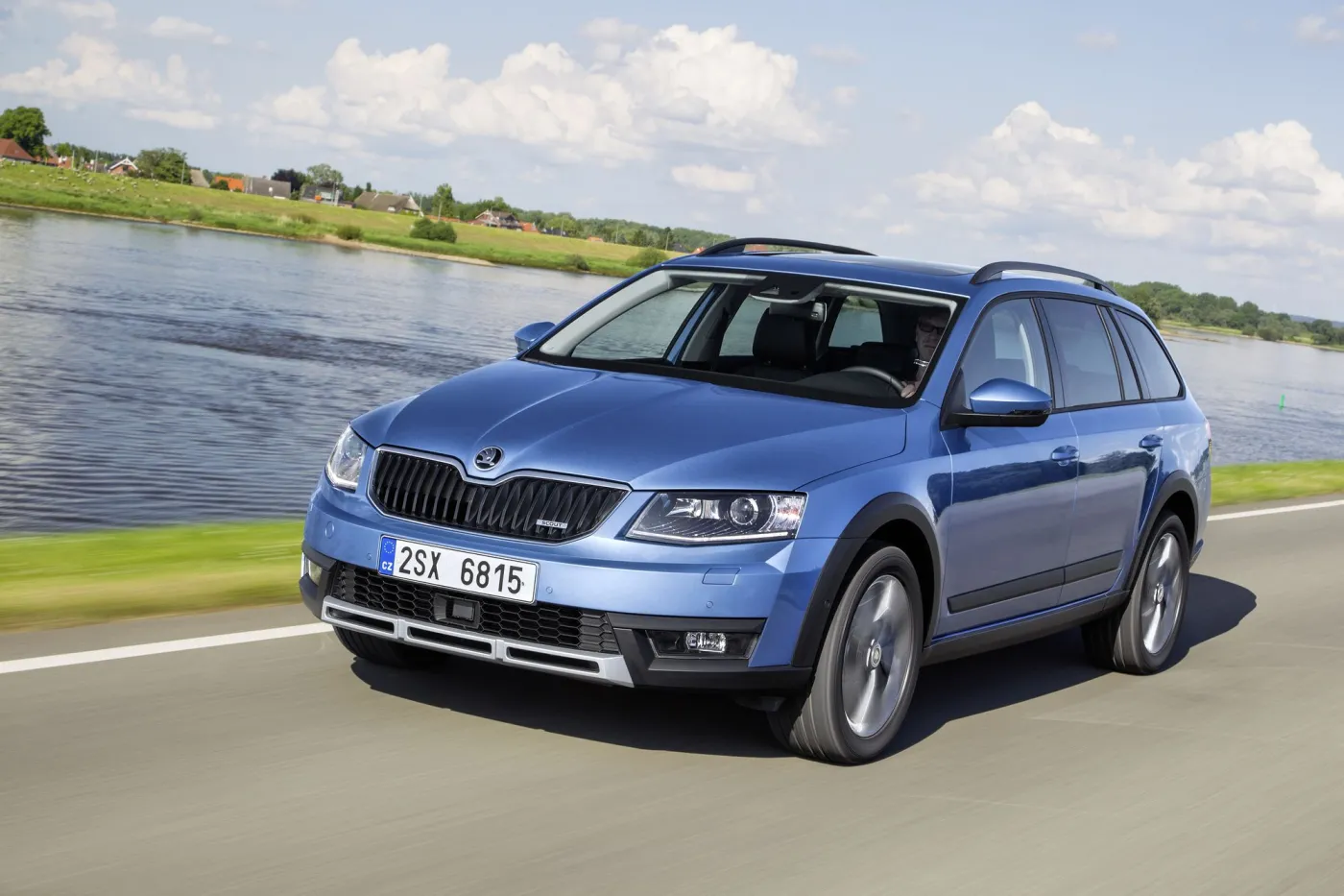 6558687-skoda-octavia-scout.jpg