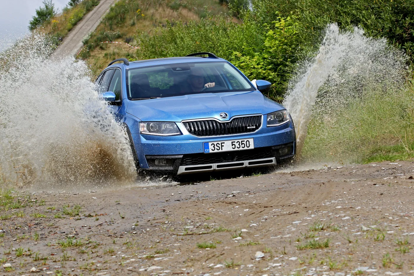 6675222-skoda-octavia-scout.jpg