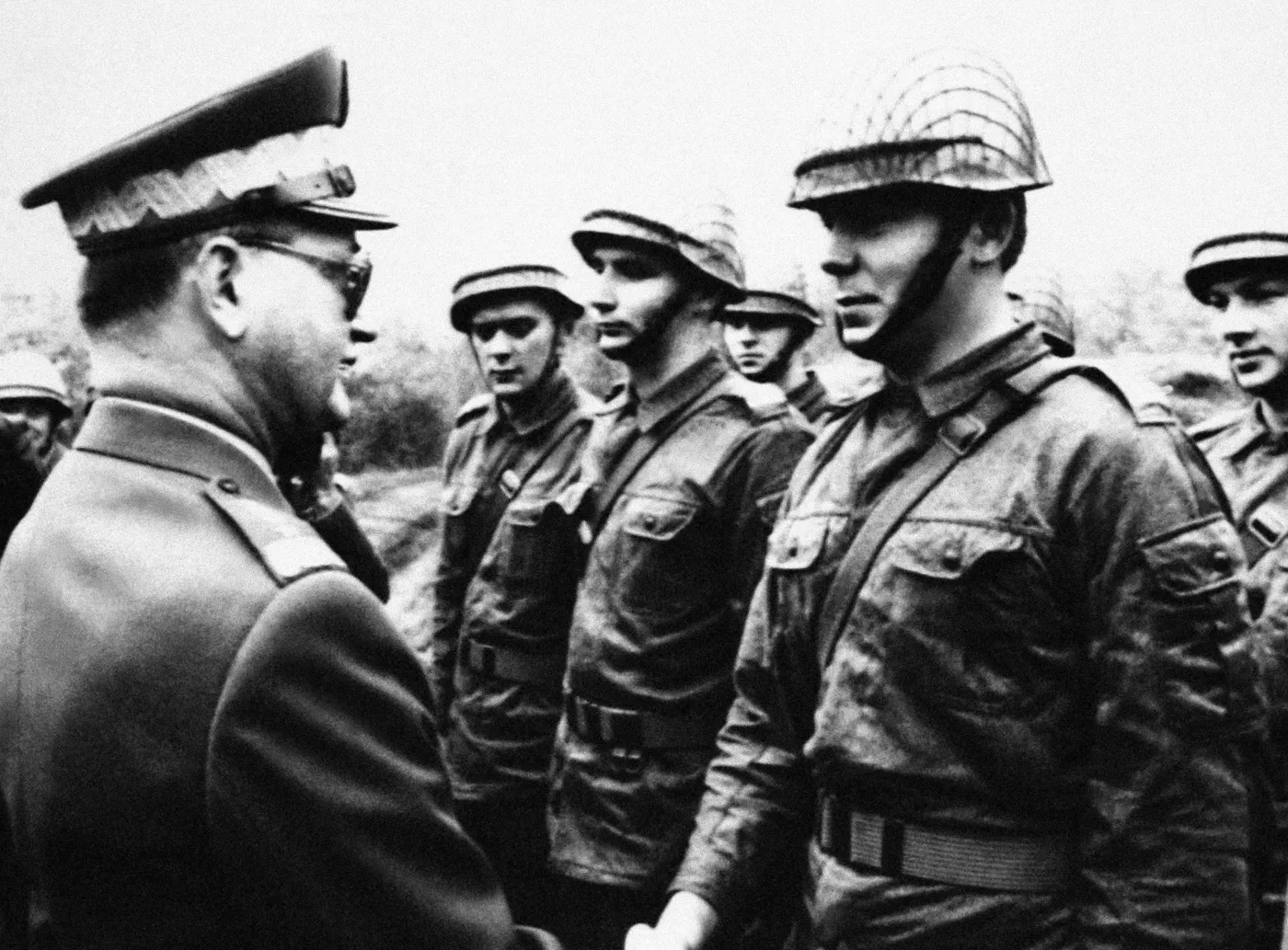 Państwowy pogrzeb nie dla Jaruzelskiego? "Symbolizuje zdradę ojczyzny"