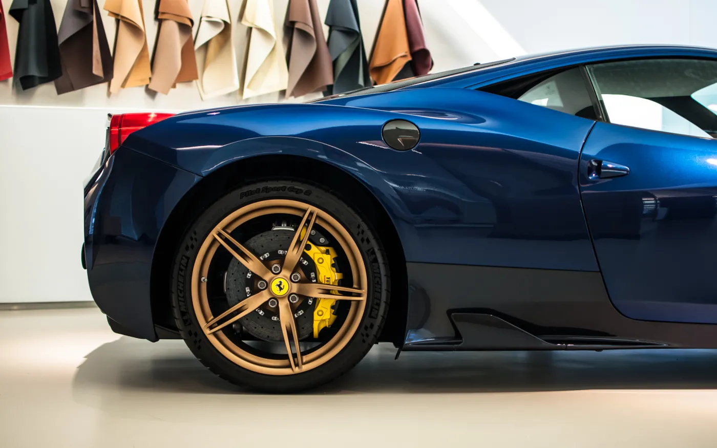 7075625-ferrari-warszawa-1.jpg