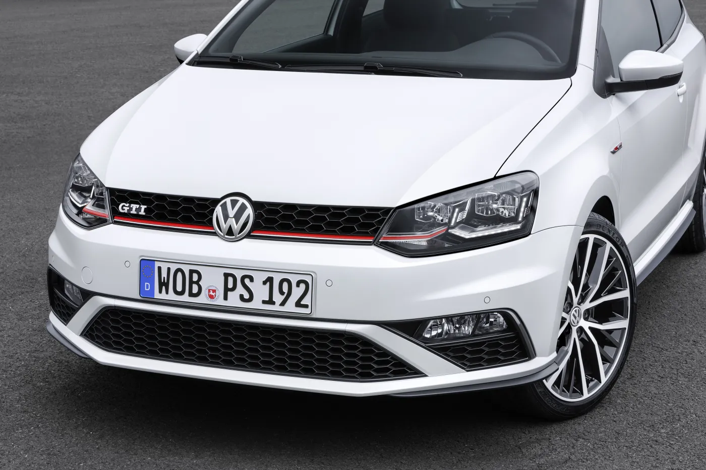 7108949-volkswagen-polo-gti.jpg