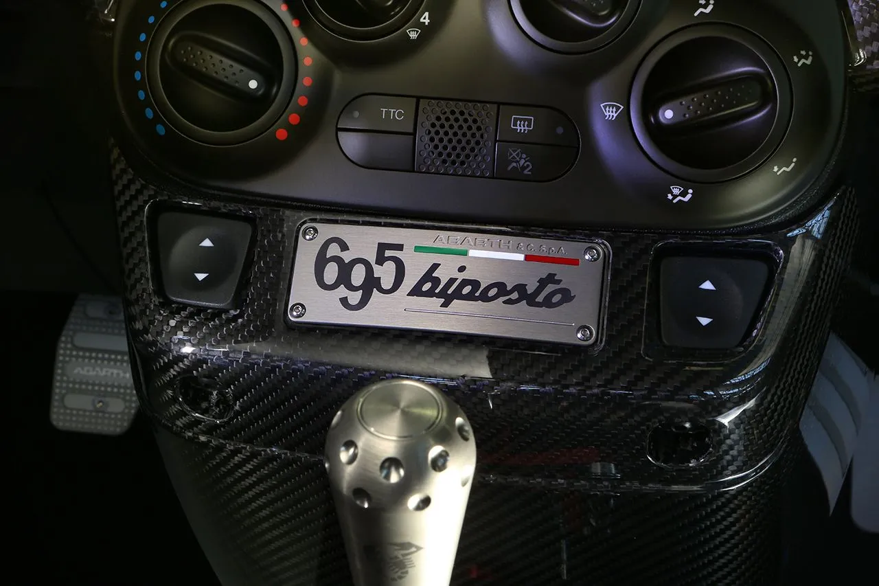 Nowy i niezwykły samochód tylko z Polski! Nowy abarth 695 biposto na specjalne zamówienie. ZDJĘCIA