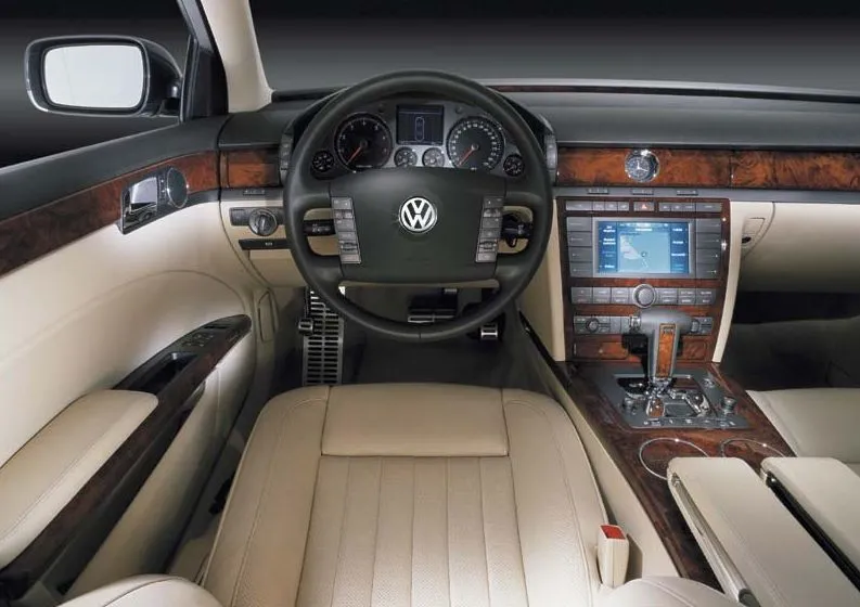 7204881-volkswagen-phaeton.jpg