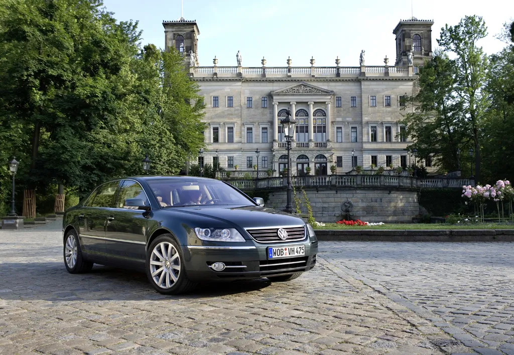 7204935-volkswagen-phaeton.jpg