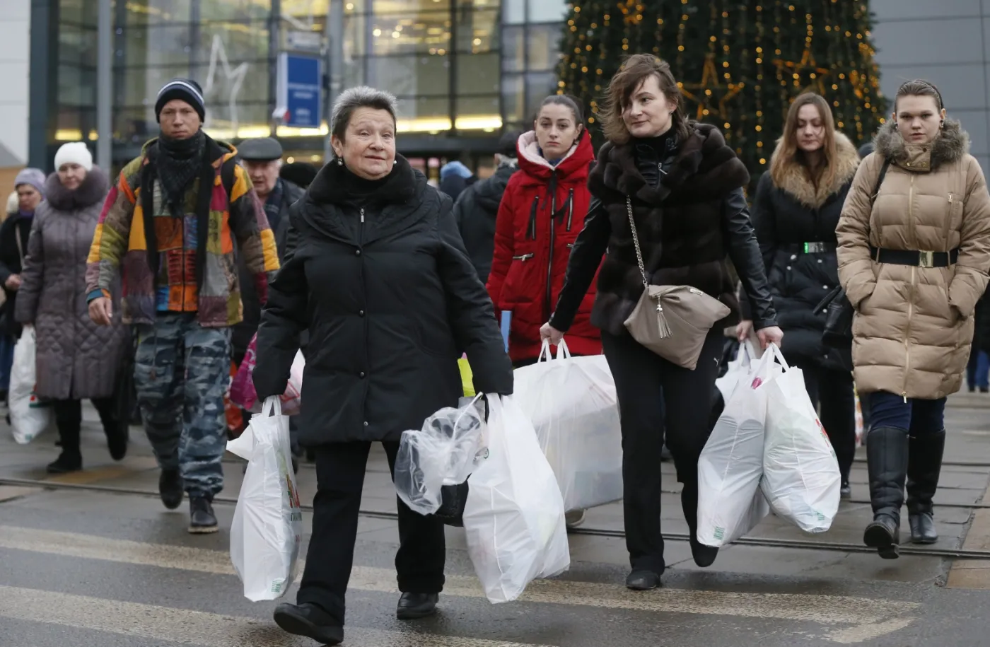 7211718-rosjanie-na-zakupach.jpg