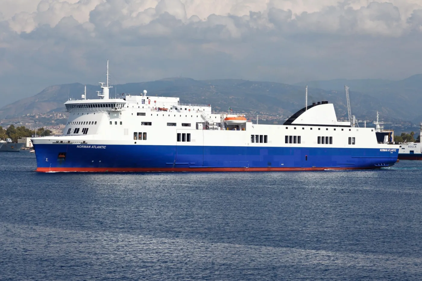 Koniec akcji ratunkowej na promie "Norman Atlantic". Kapitan zszedł jako ostatni