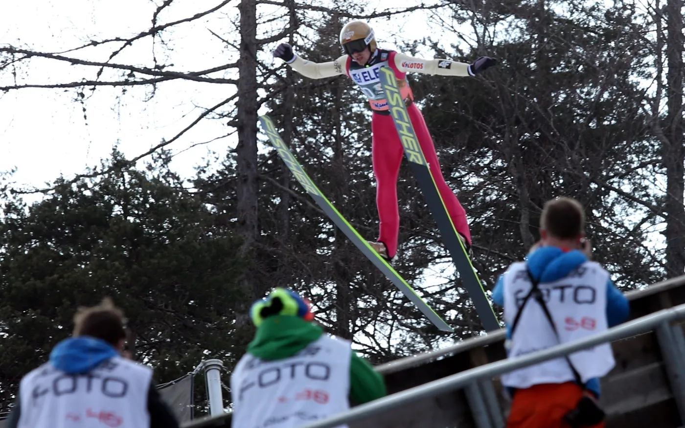 PŚ w Planicy: Ostatni drużynowy konkurs skoków w sezonie. Tylko jedna seria, Polacy tuż za podium