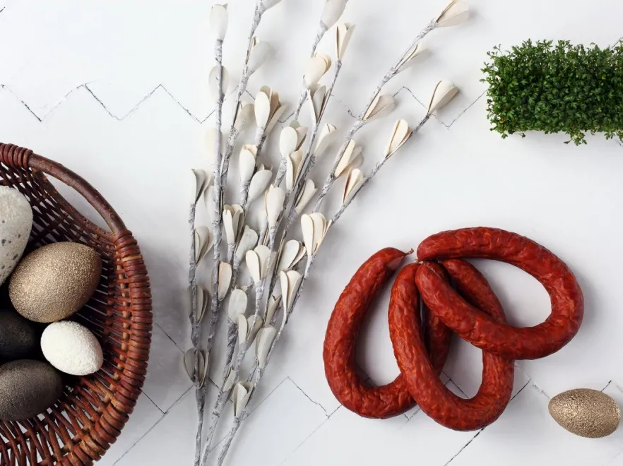 Tradycja vs. nowoczesność: co włożyć do koszyczka wielkanocnego