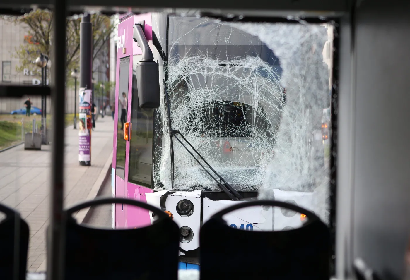 Tramwaj zderzył się w Krakowie z autobusem. Motorniczy nie zdążył wyhamować?