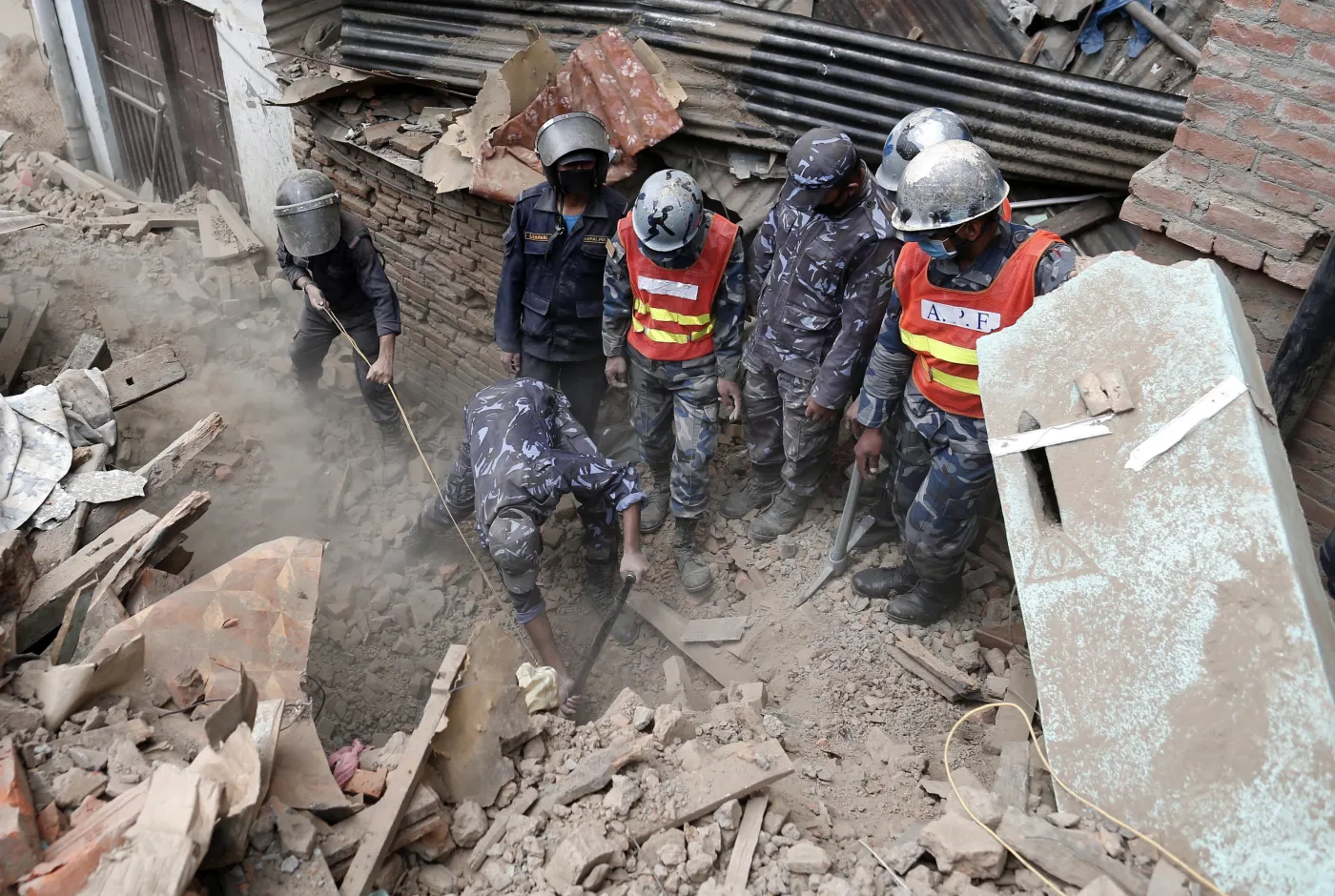 Trzęsienie ziemi w Nepalu. Premier: Liczba ofiar może przekroczyć 10 tys.