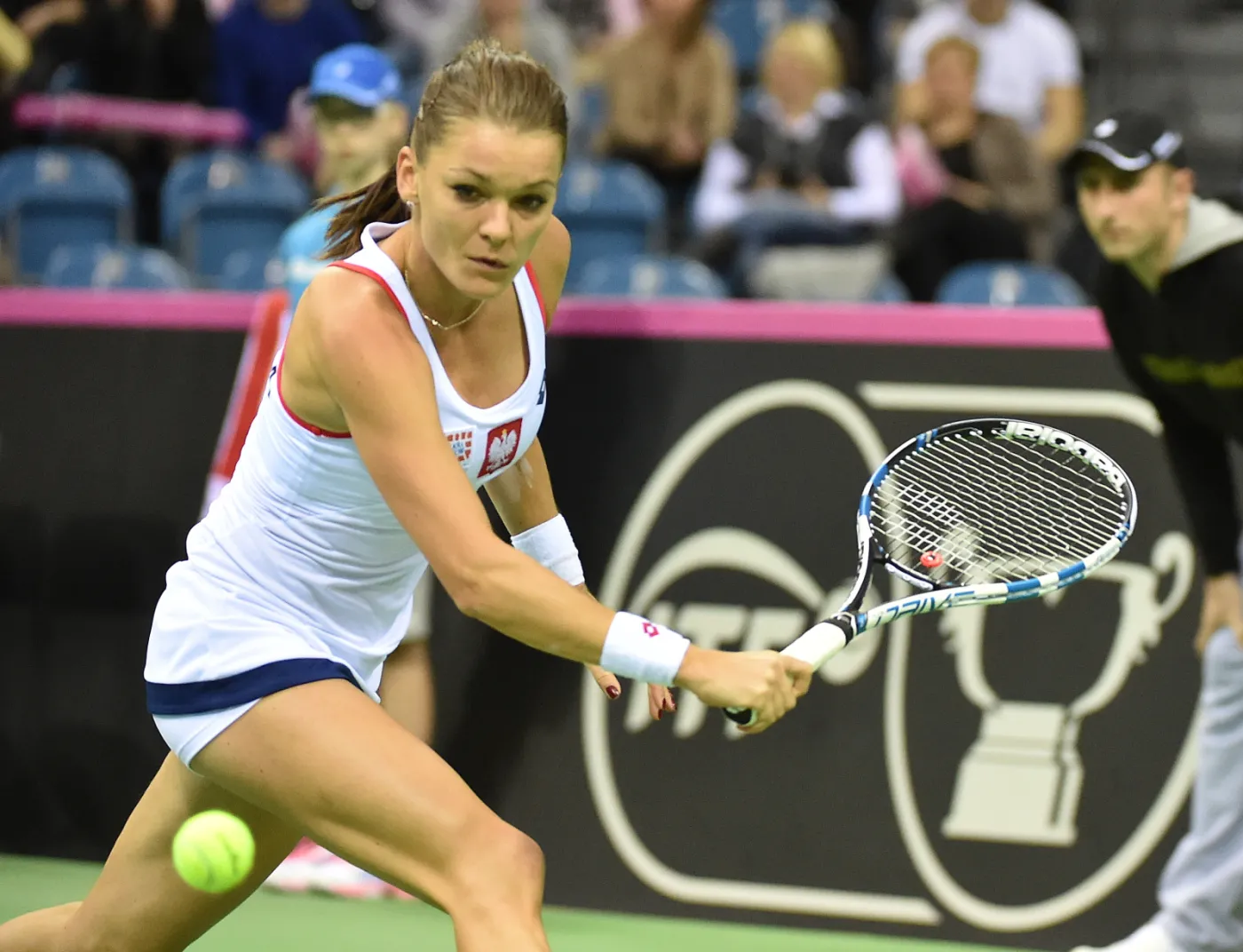 Fed Cup: A. Radwańska przegrała z Kuzniecową