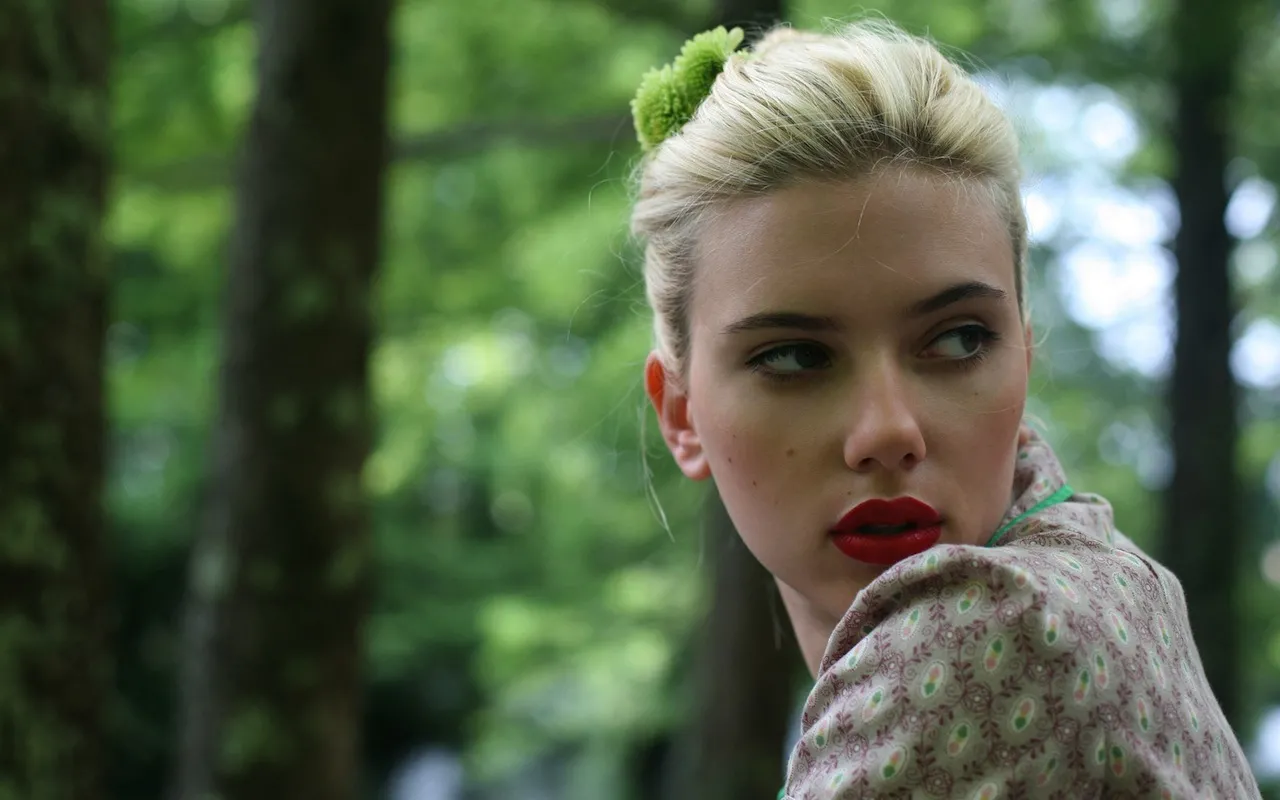 7456180-scarlett-johansson.jpg