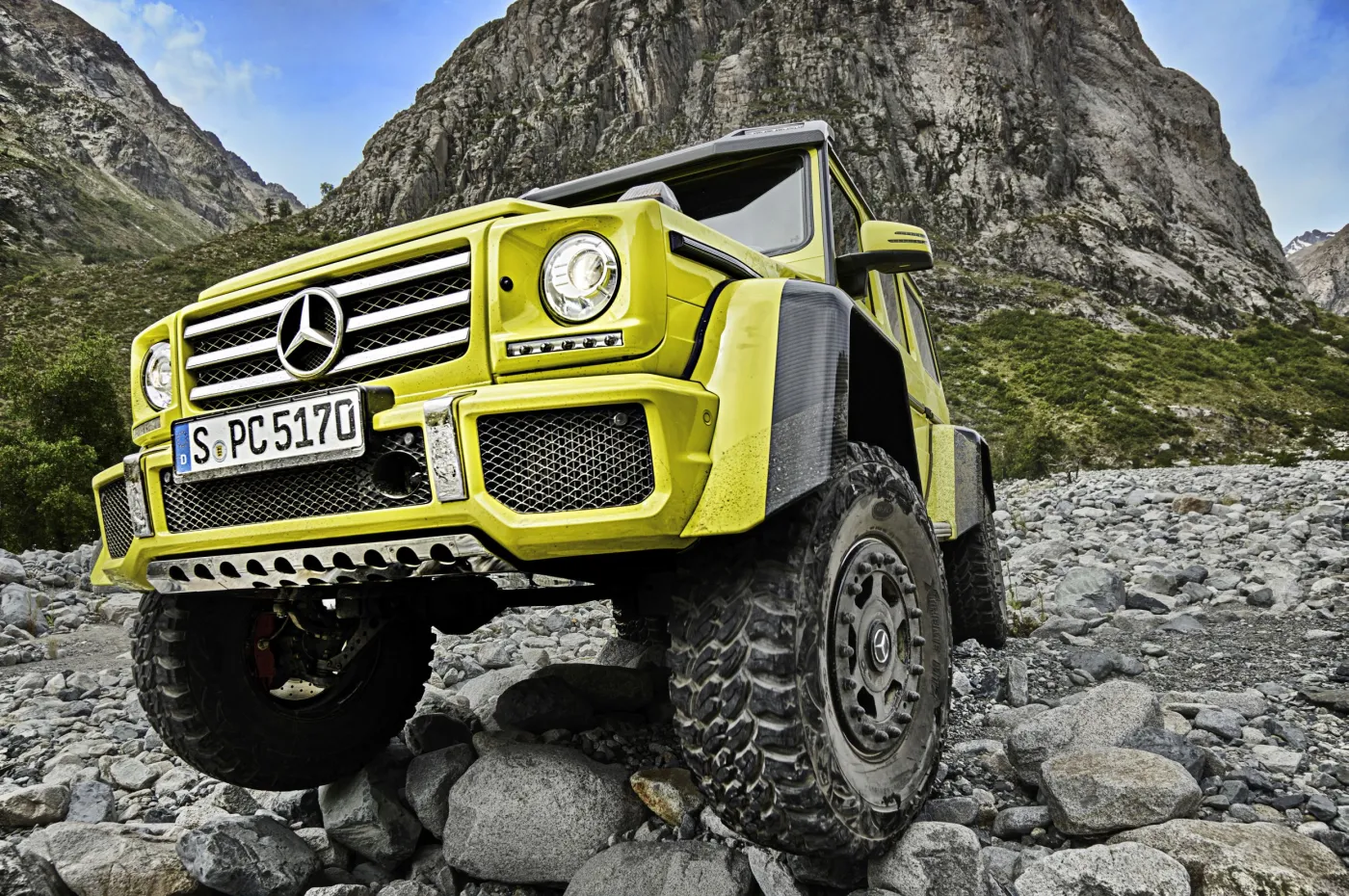 7467466-mercedes-g-500-4x4.jpg